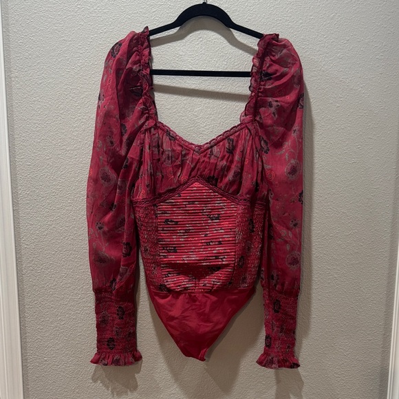 Free People Tops - Free People Elegant Ruched Red Floral Bodysuit 🌺❤️ – SZ M